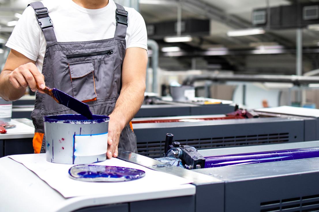 Absorbent cleaning cloths for printers and the printing industry